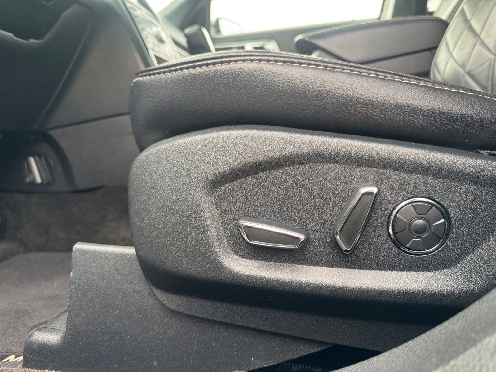 Certified 2017 Ford Explorer Platinum image 23