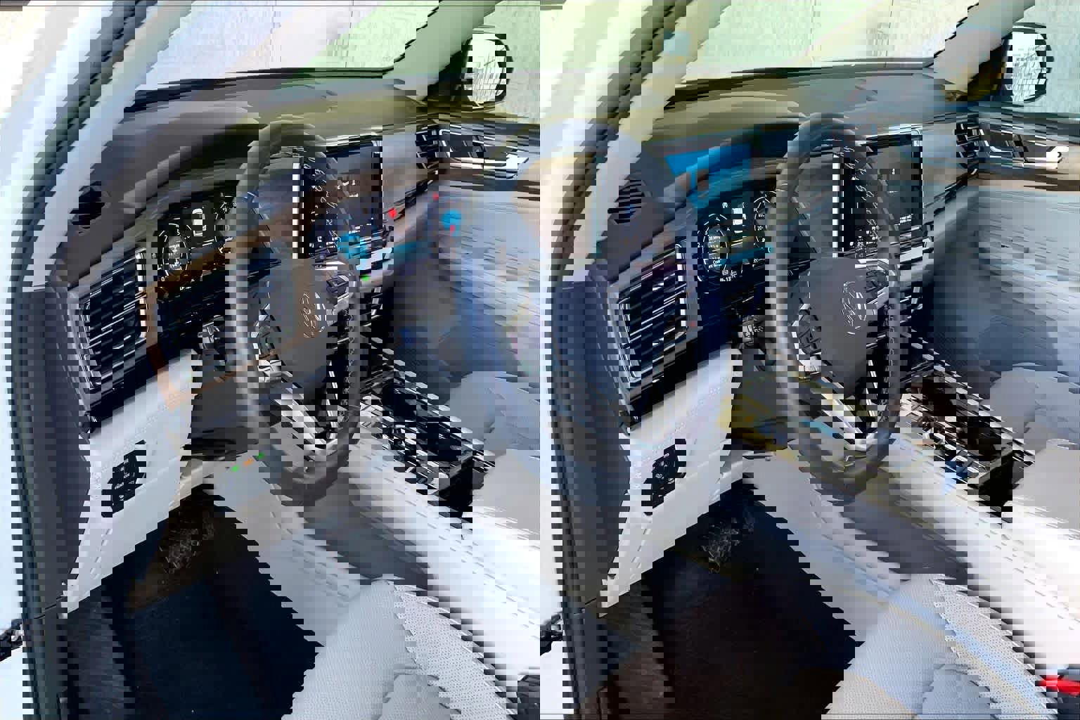 Used 2024 Volkswagen Atlas SE FWD image 17