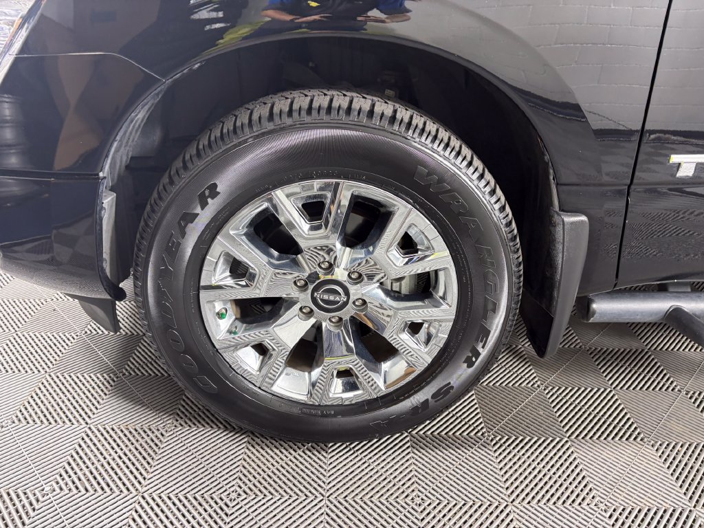 Used 2024 Nissan Titan SV w/ SV Convenience Package AWD/4WD image 10