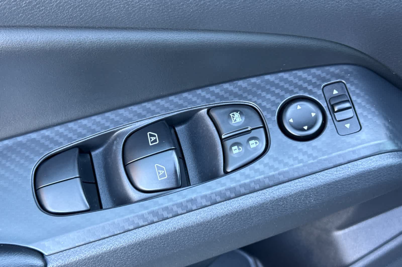 Used 2025 Nissan Altima 2.5 SV FWD image 13