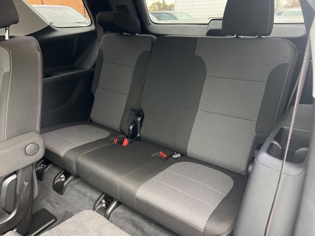 Used 2021 Chevrolet Traverse LT image 23