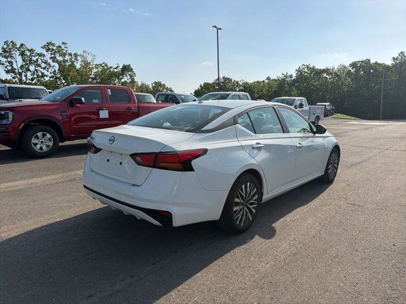 Used 2025 Nissan Altima 2.5 SV FWD image 3