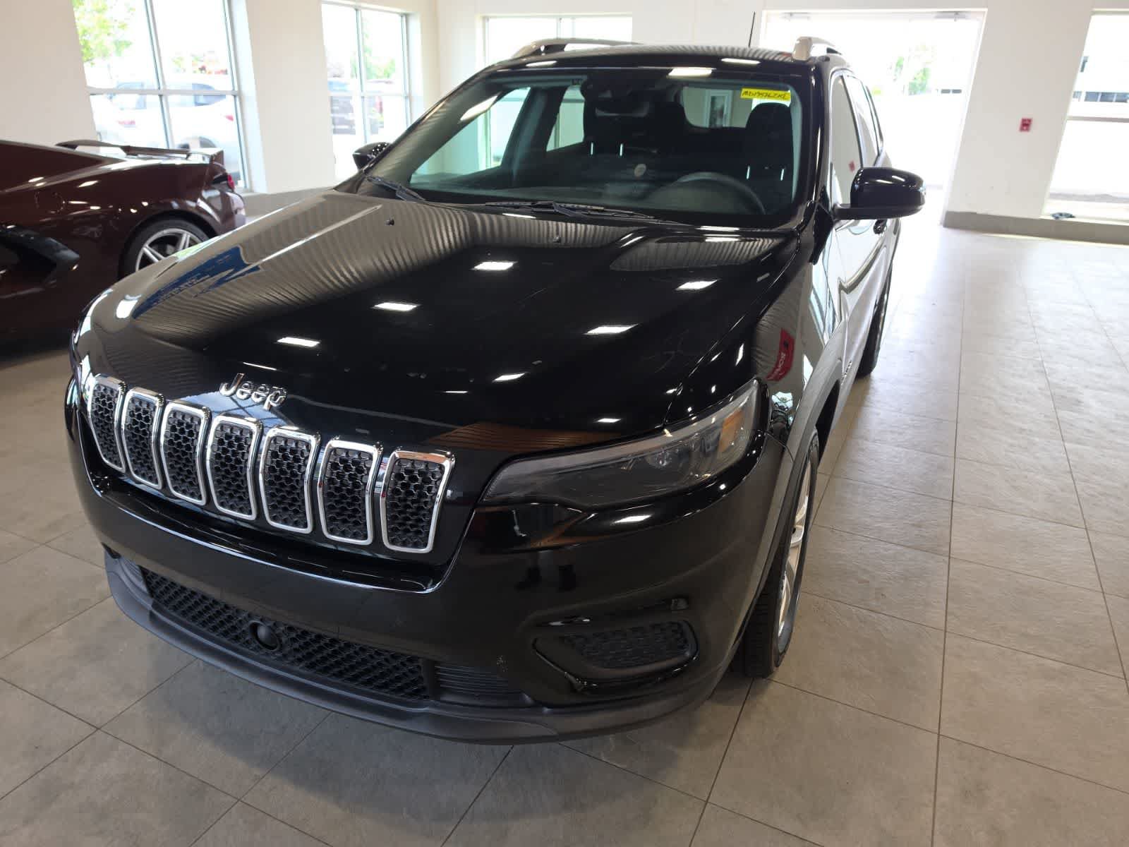Used 2021 Jeep Cherokee Latitude FWD video 2