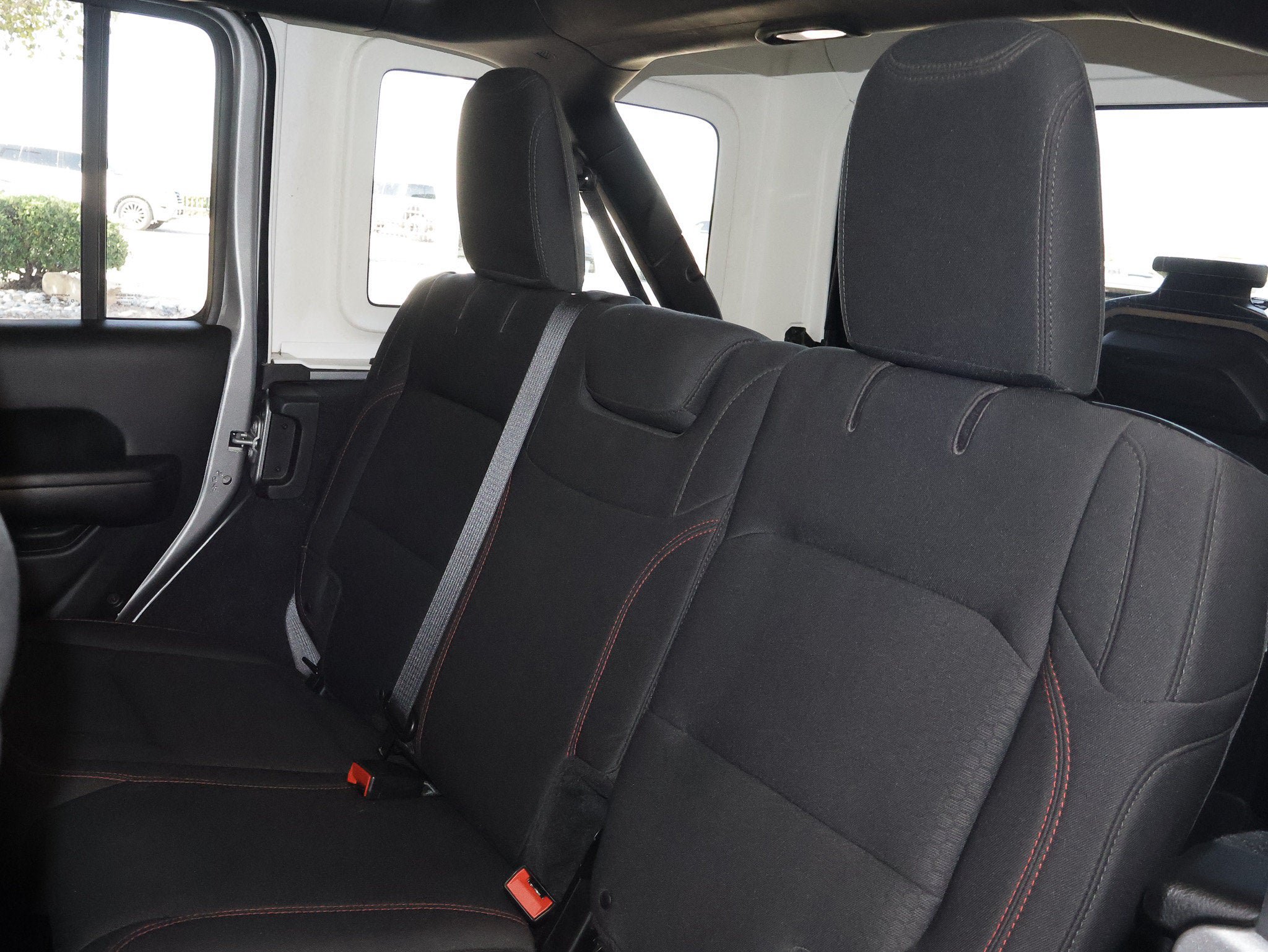 Used 2018 Jeep Wrangler Unlimited Rubicon w/ Safety Group AWD/4WD image 36