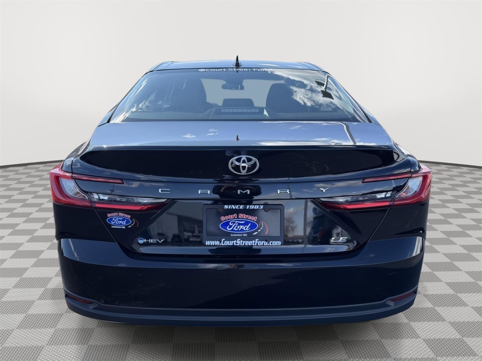 Used 2025 Toyota Camry LE image 4
