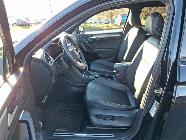 Used 2022 Volkswagen Tiguan SE R-Line image 14