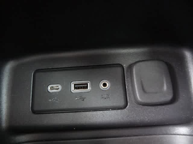 Used 2020 Chevrolet Equinox LT w/ Driver Convenience Package FWD image 31