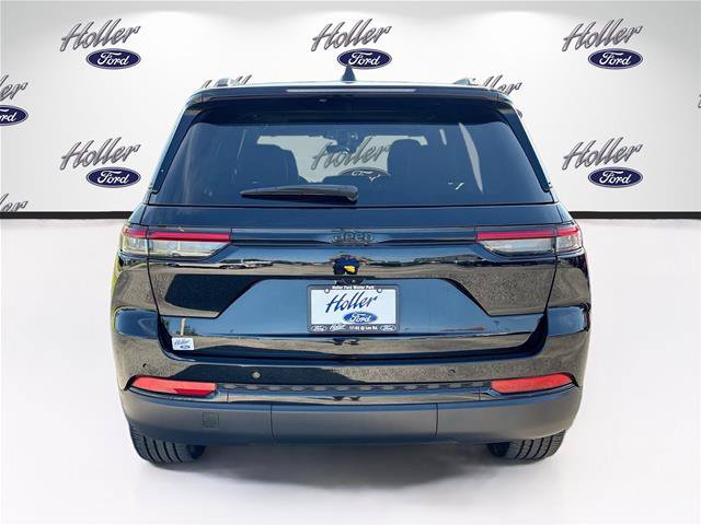 Used 2025 Jeep Grand Cherokee Altitude RWD image 7