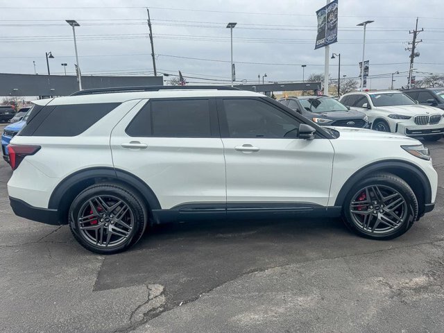 Certified 2025 Ford Explorer ST AWD/4WD image 11