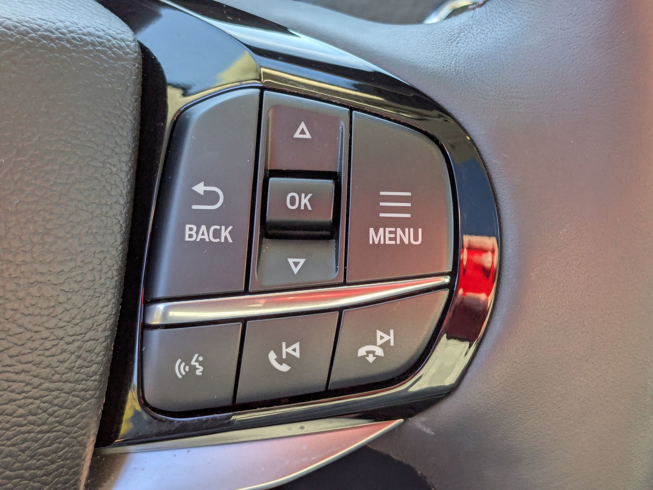 Certified 2025 Ford Explorer Platinum w/ LUX Leather Package image 22