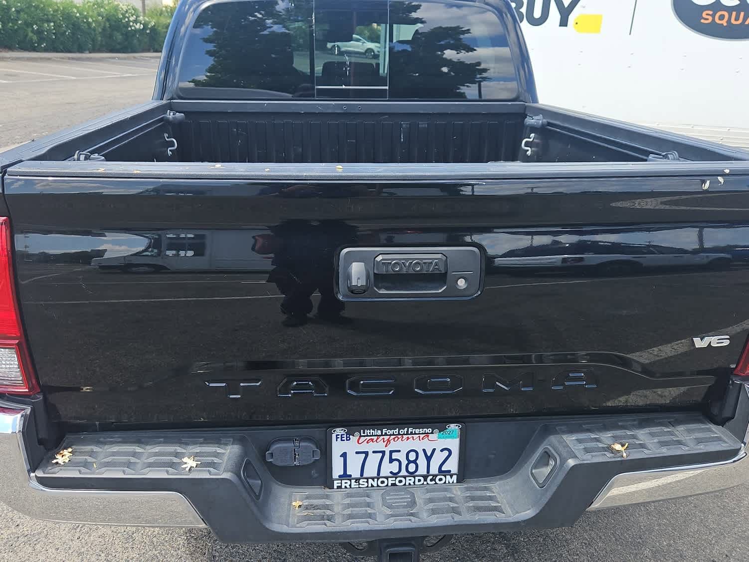 Used 2018 Toyota Tacoma TRD Off-Road AWD/4WD image 8