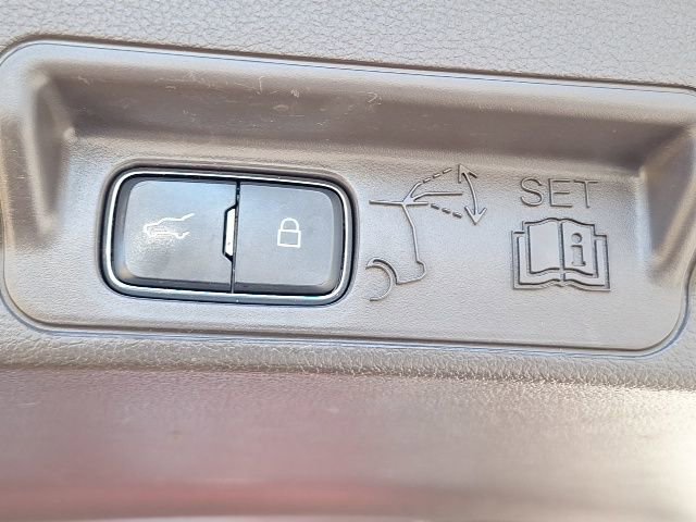 Certified 2021 Ford Explorer Platinum w/ Equipment Group 601A image 17