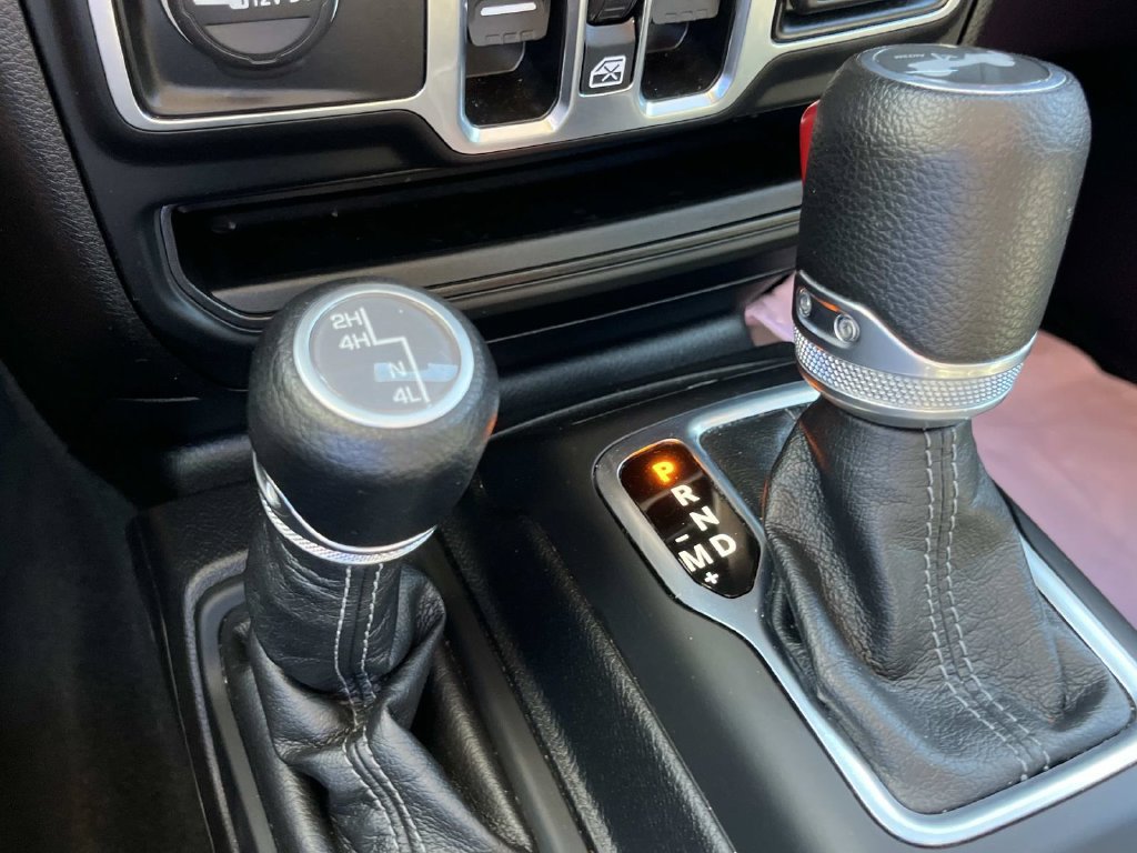 Used 2025 Jeep Wrangler Unlimited Sahara AWD/4WD image 35