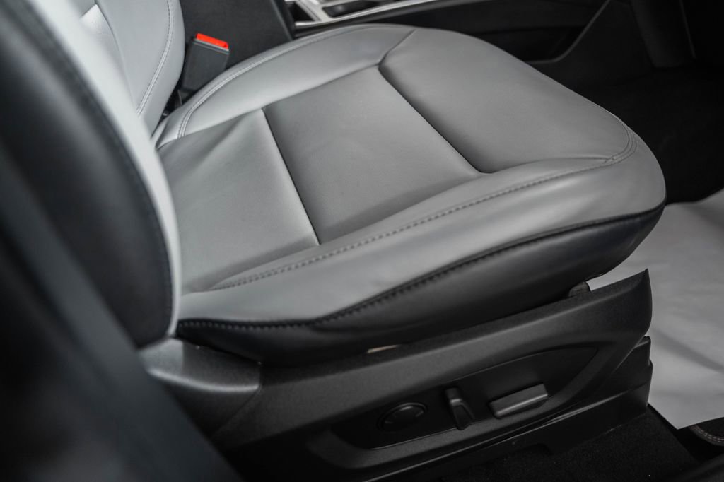 Certified 2021 Ford Explorer XLT w/ Equipment Group 202A image 38