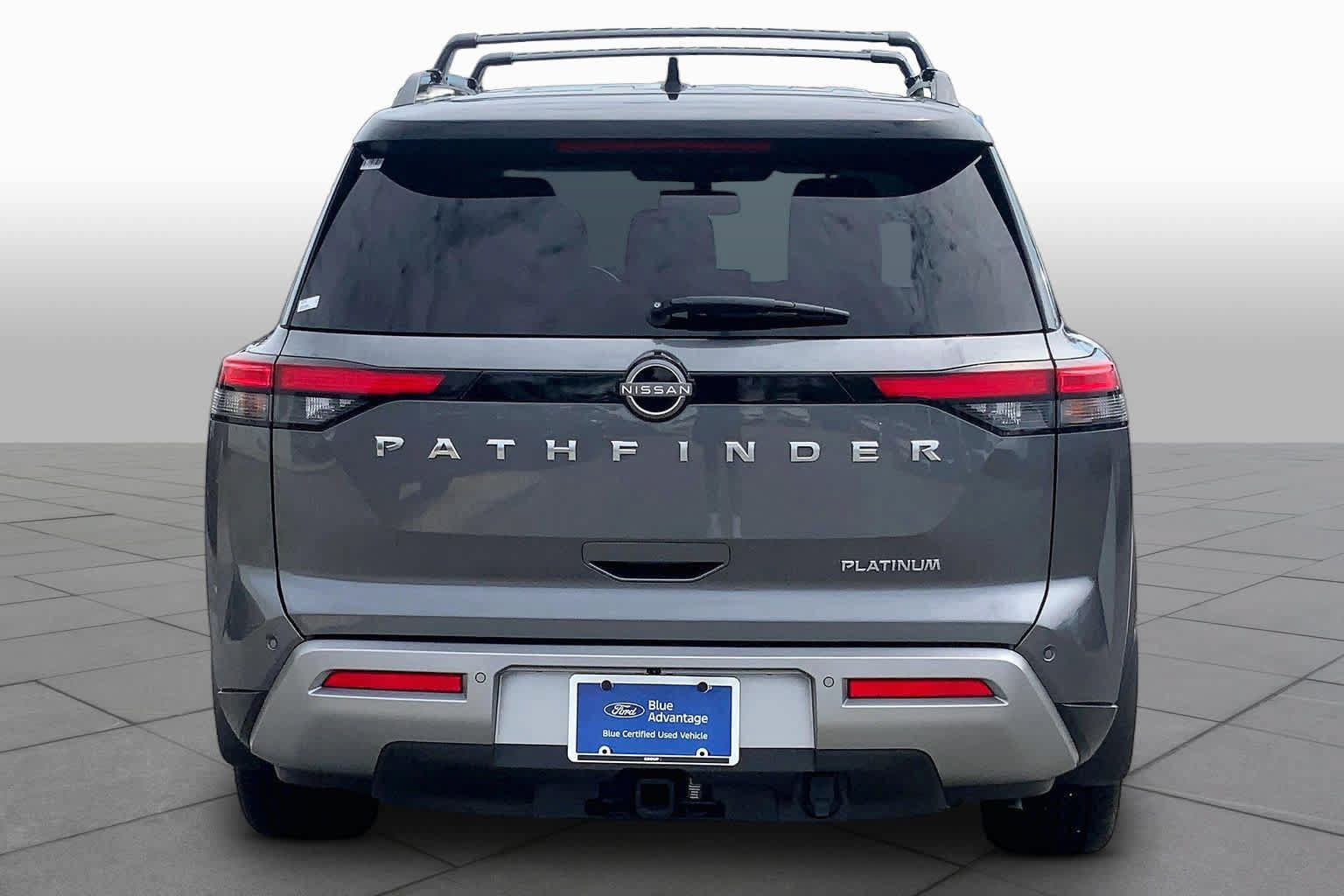 Used 2022 Nissan Pathfinder Platinum w/ Cargo Package FWD image 5