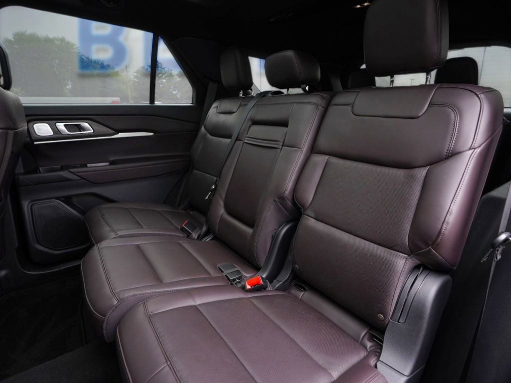 Certified 2025 Ford Explorer Platinum AWD/4WD image 18