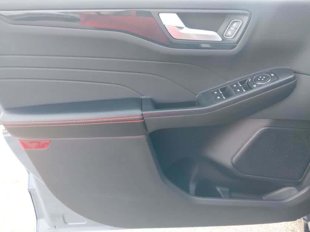 Certified 2023 Ford Escape ST-Line w/ Tech Pack #1 AWD/4WD image 6