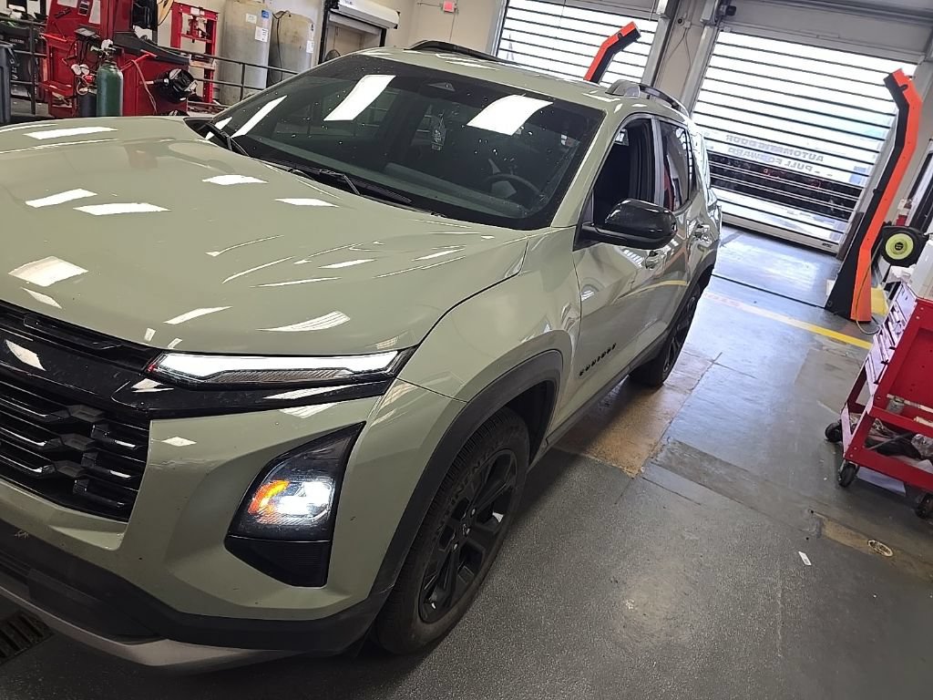 Used 2025 Chevrolet Equinox LT w/ Midnight Edition AWD/4WD image 2