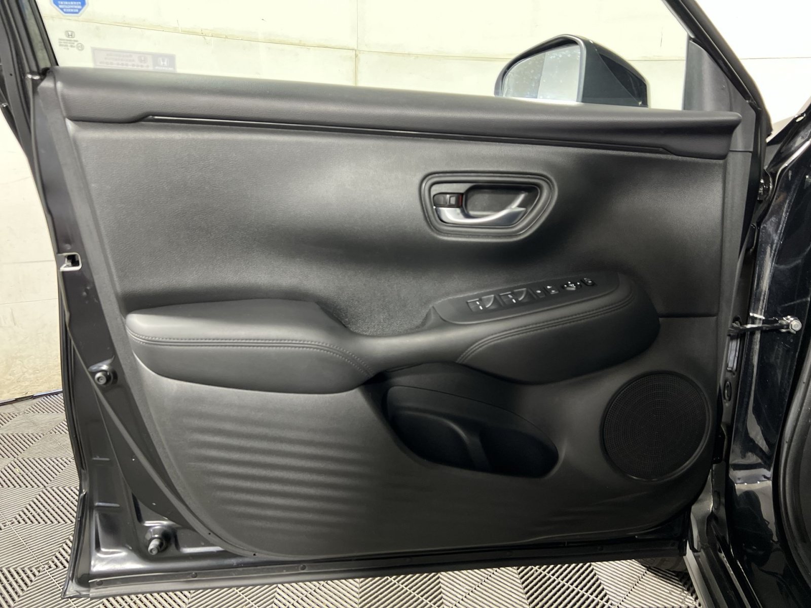 Used 2023 Honda HR-V LX image 14