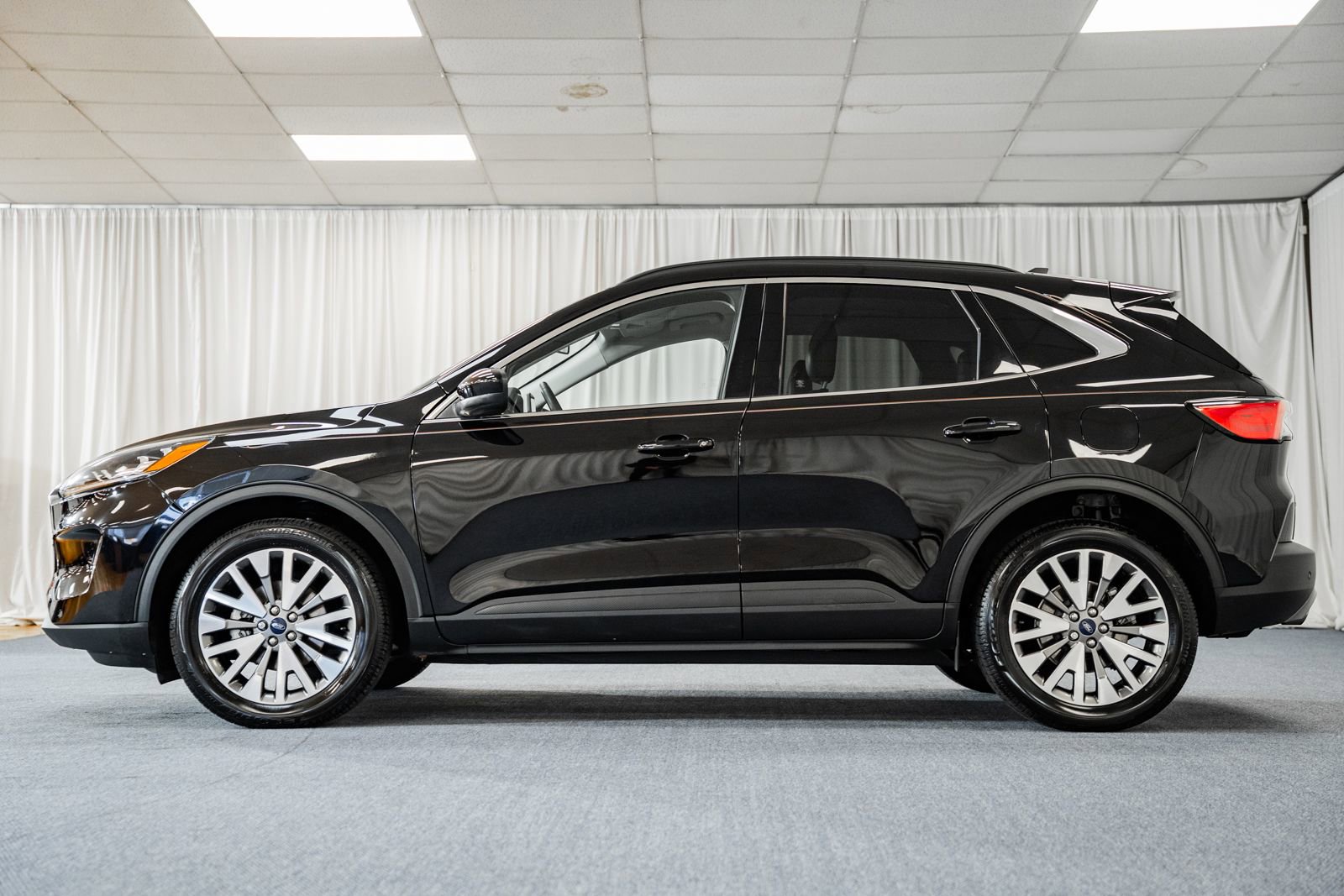 Certified 2022 Ford Escape Titanium image 5