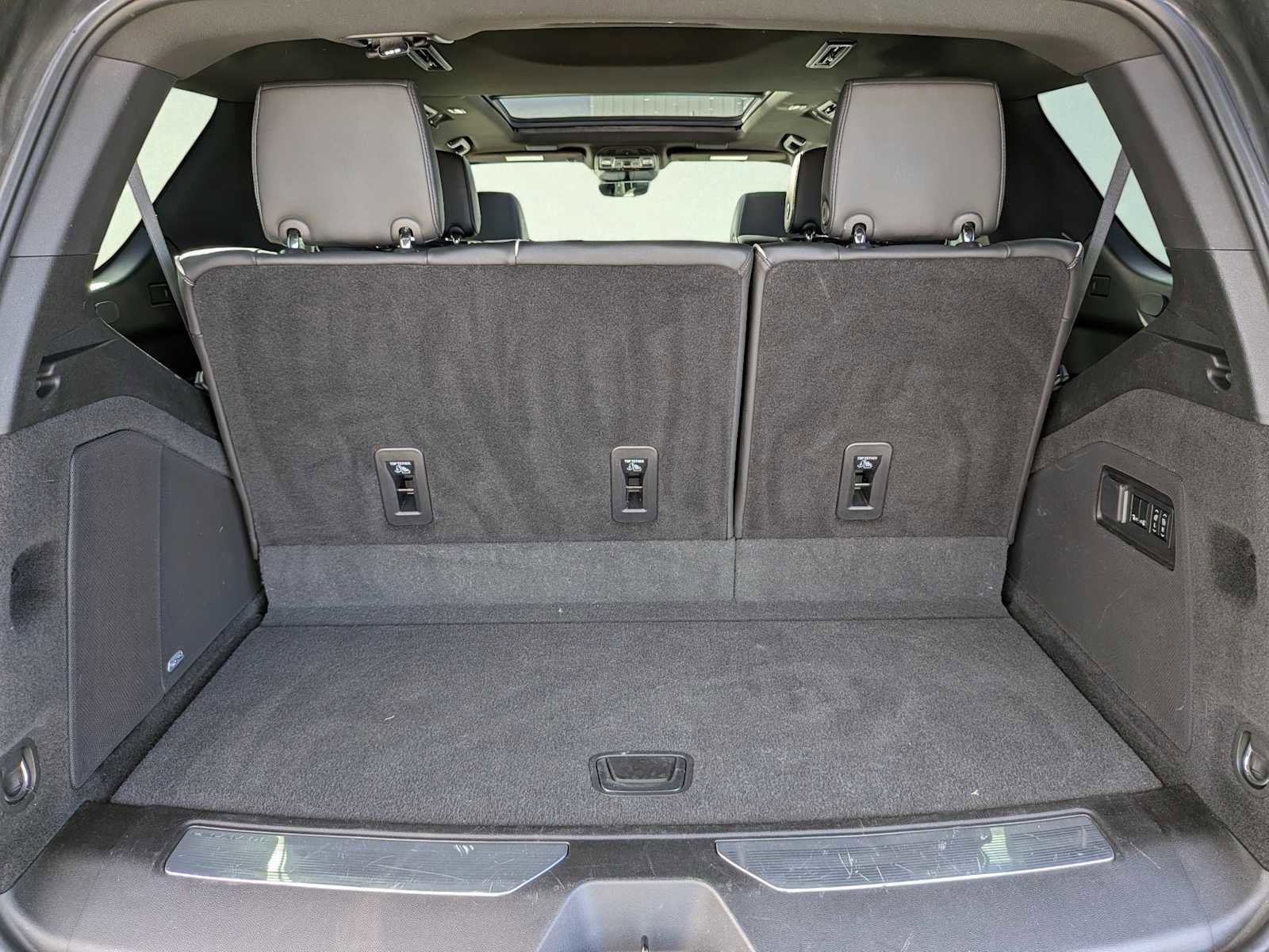 Used 2022 Cadillac Escalade Premium Luxury image 42