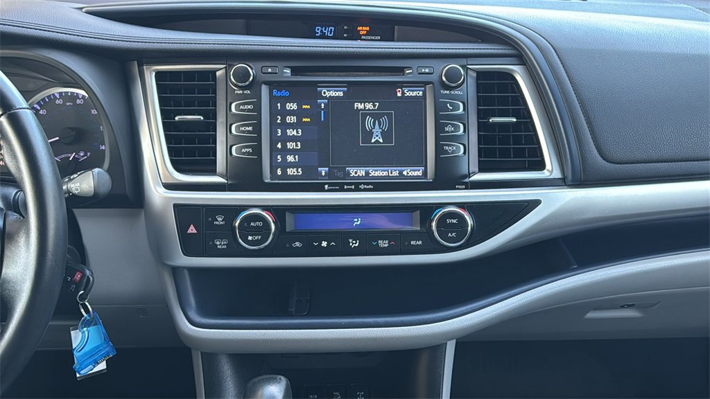 Used 2018 Toyota Highlander Plus image 11