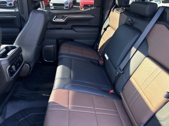 Used 2025 Chevrolet Silverado 1500 High Country AWD/4WD image 19