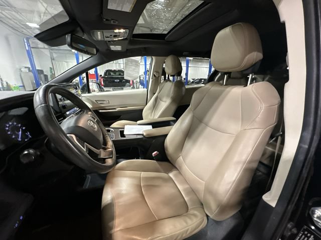 Used 2022 Toyota Sienna XLE FWD image 17
