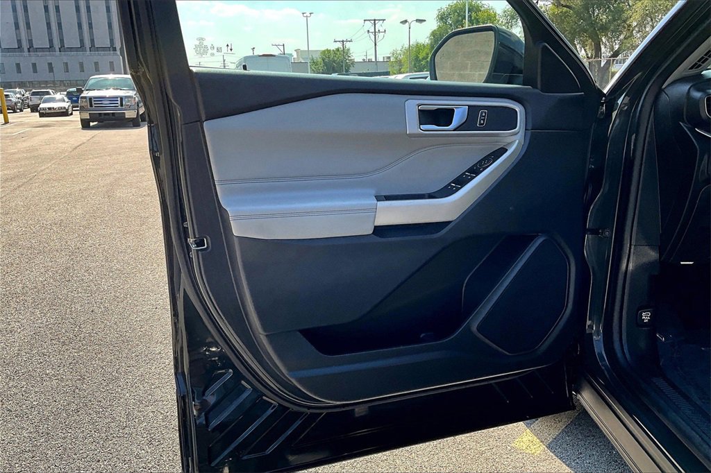 Certified 2022 Ford Explorer XLT w/ Equipment Group 202A image 22
