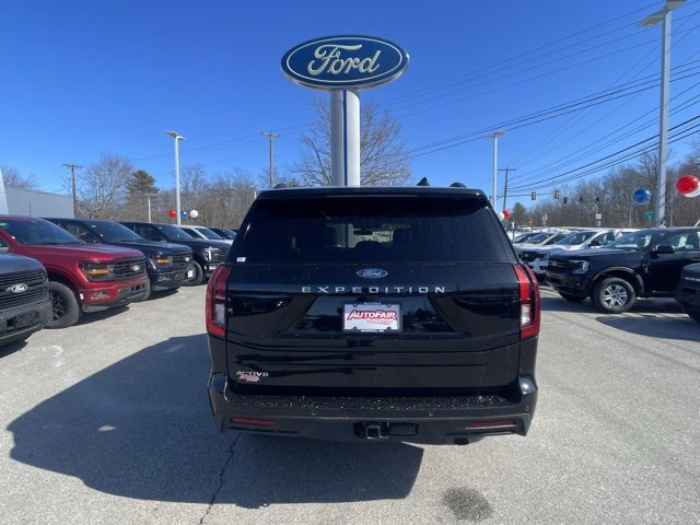 Certified 2025 Ford Expedition Active image 4