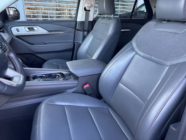 Certified 2025 Ford Explorer Active w/ Active Comfort Package image 6