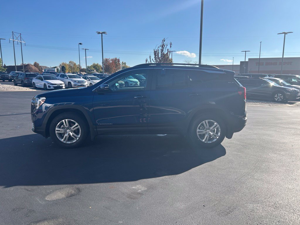 Used 2022 GMC Terrain SLE w/ Driver Convenience Package AWD/4WD image 11