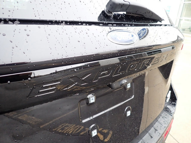 Certified 2023 Ford Explorer ST w/ Equipment Group 401A image 9