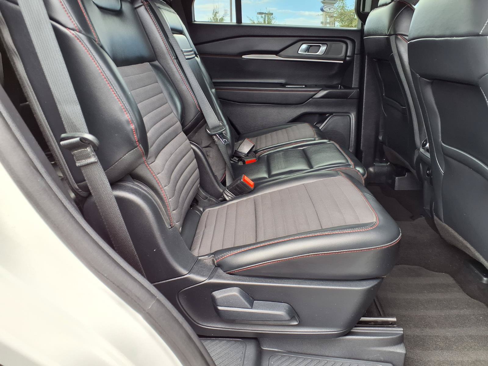 Certified 2025 Ford Explorer ST-Line w/ ST-Line Street Pack AWD/4WD image 15