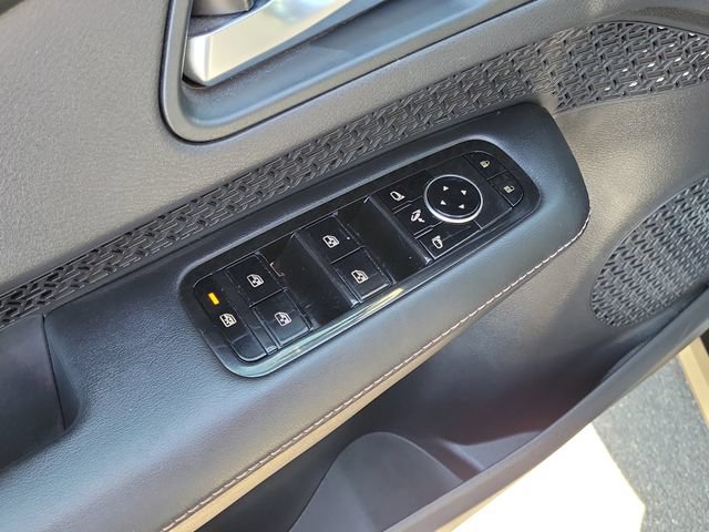 Used 2025 Nissan Ariya AWD image 14