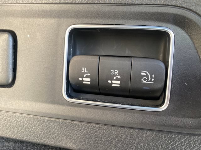 Used 2024 Mercedes-Benz GLS 450 4MATIC image 12