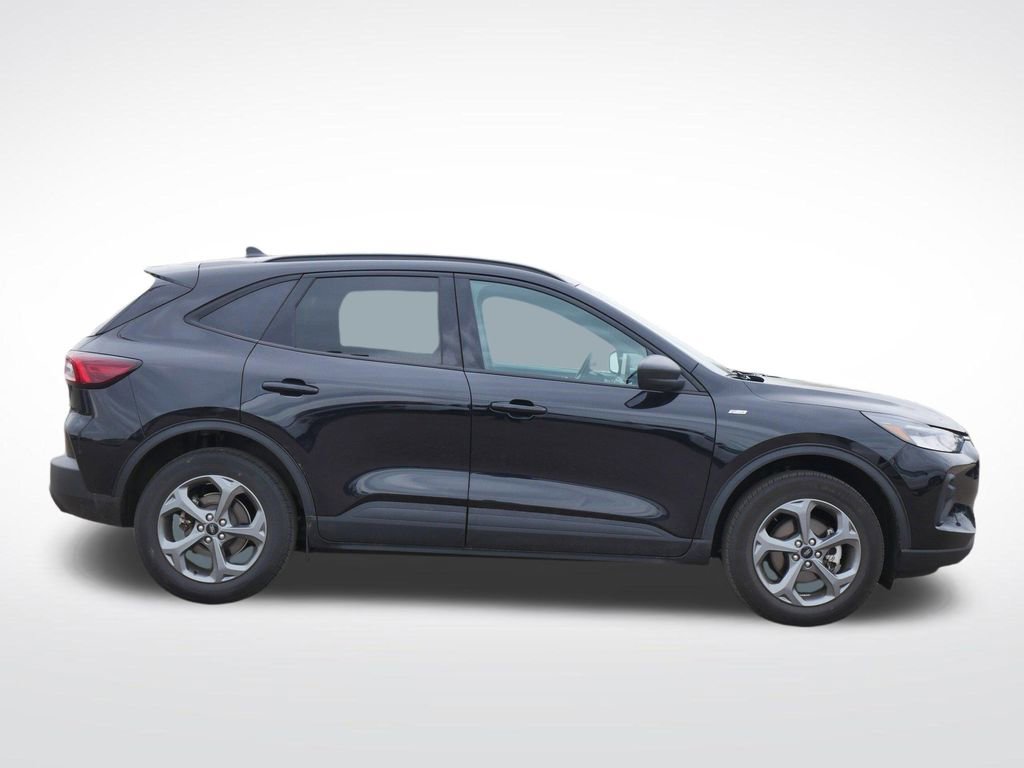 Certified 2025 Ford Escape ST-Line AWD/4WD image 2