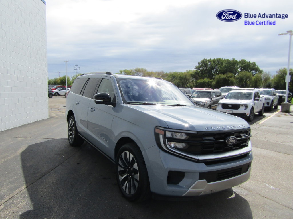 Certified 2025 Ford Expedition Platinum w/ Driver's Package AWD/4WD image 14