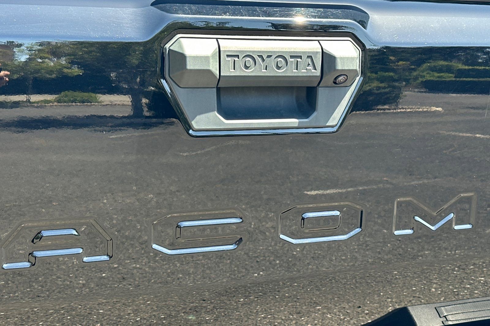 Used 2025 Toyota Tacoma SR5 AWD/4WD image 46