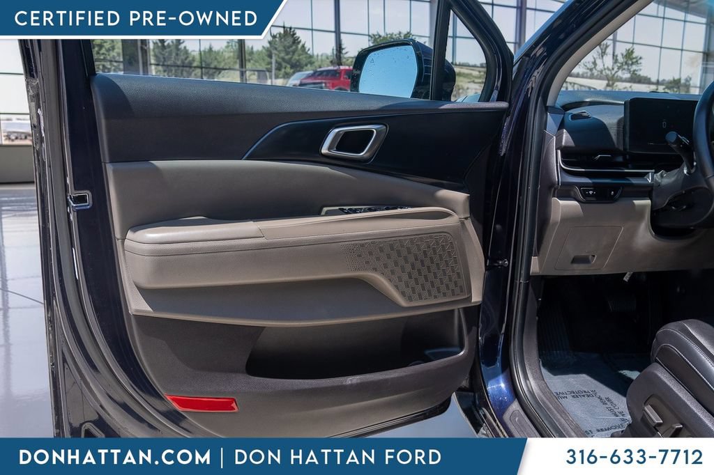 Used 2025 Kia Carnival FWD image 14
