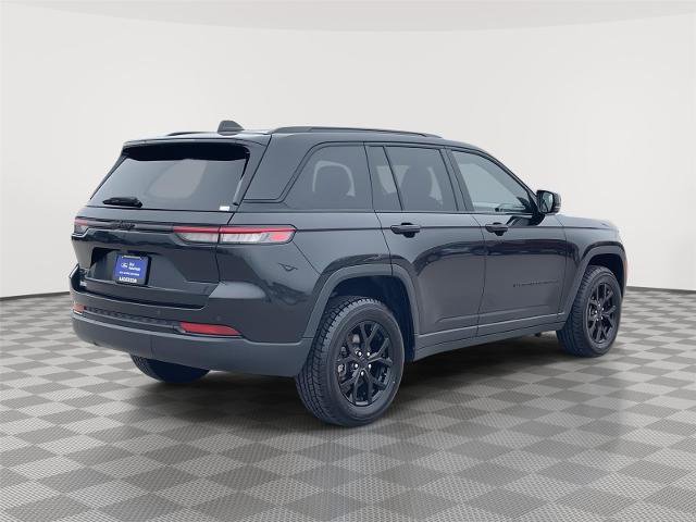 Used 2024 Jeep Grand Cherokee Laredo AWD/4WD image 7