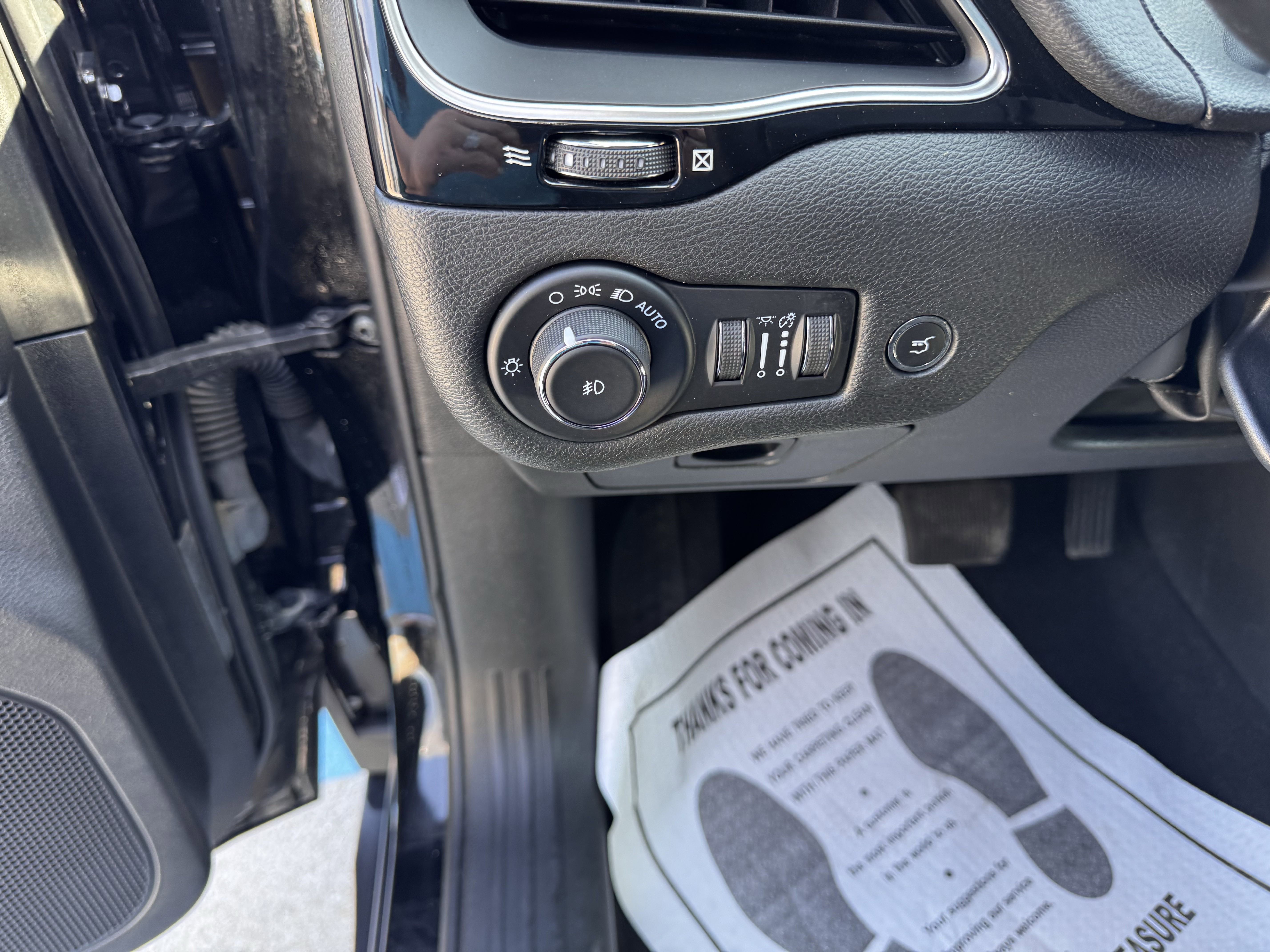 Used 2023 Jeep Cherokee Altitude Lux image 11