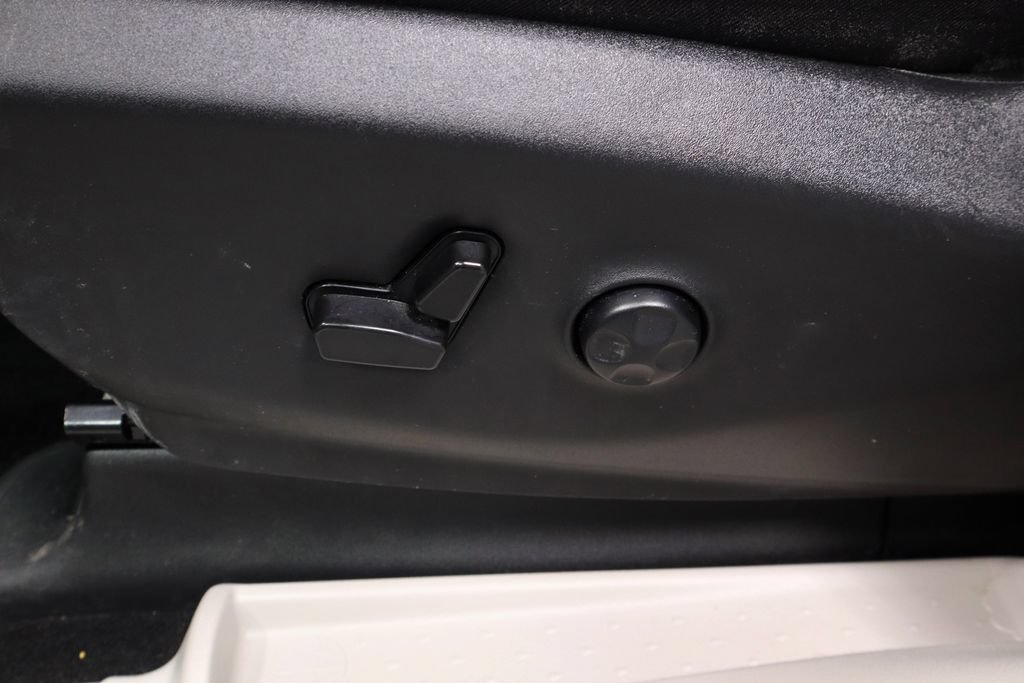 Used 2024 Chrysler Pacifica Touring-L FWD image 25