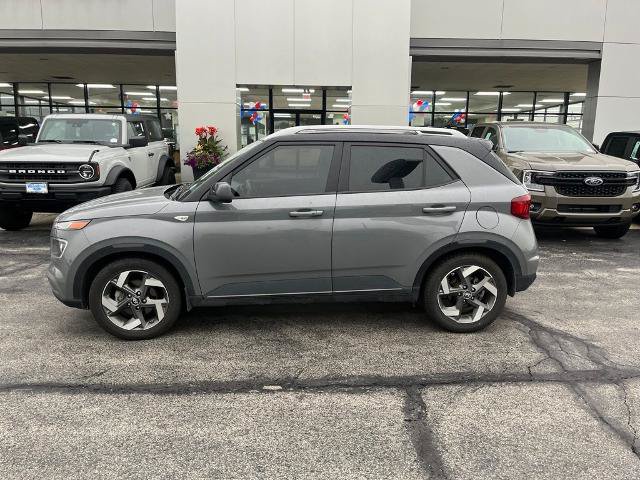 Used 2023 Hyundai Venue Limited FWD image 3