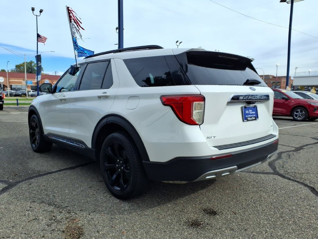 Certified 2024 Ford Explorer XLT w/ Equipment Group 202A AWD/4WD image 9