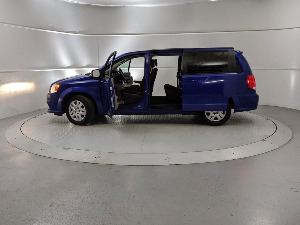 Used 2018 Dodge Grand Caravan SE w/ UConnect Hands-Free Group image 13