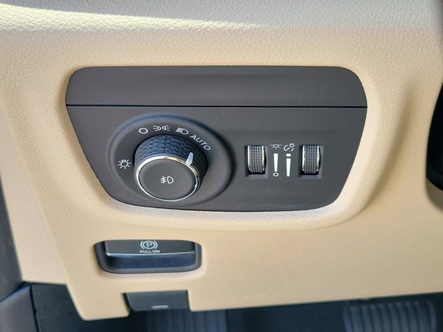Used 2021 Jeep Grand Cherokee L Limited RWD image 24