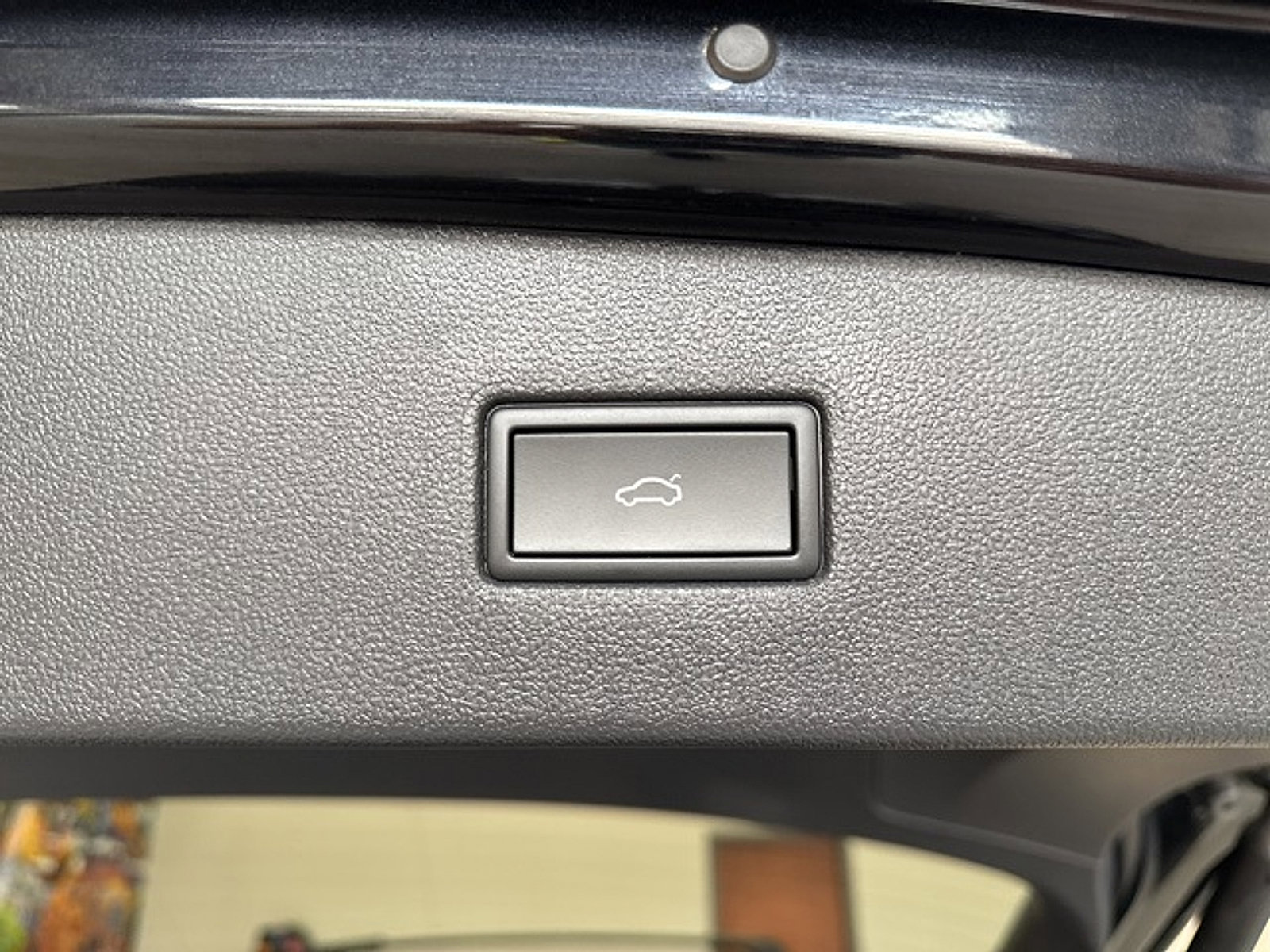 Used 2024 Volkswagen Tiguan SE image 46