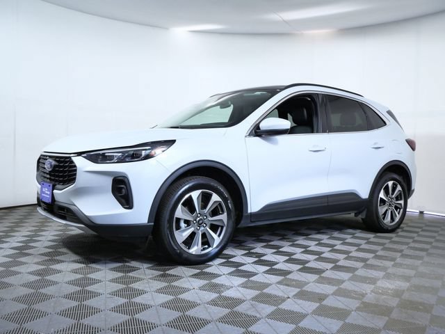 Certified 2025 Ford Escape Platinum AWD/4WD image 2