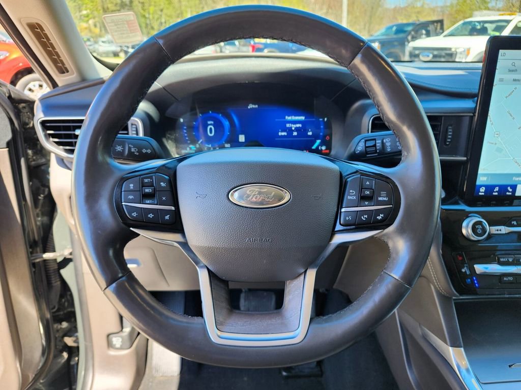 Certified 2022 Ford Explorer Platinum w/ Equipment Group 601A AWD/4WD image 30